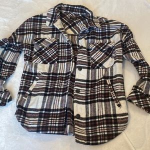 ⭐️2/$20⭐️Boutique Shacket Large